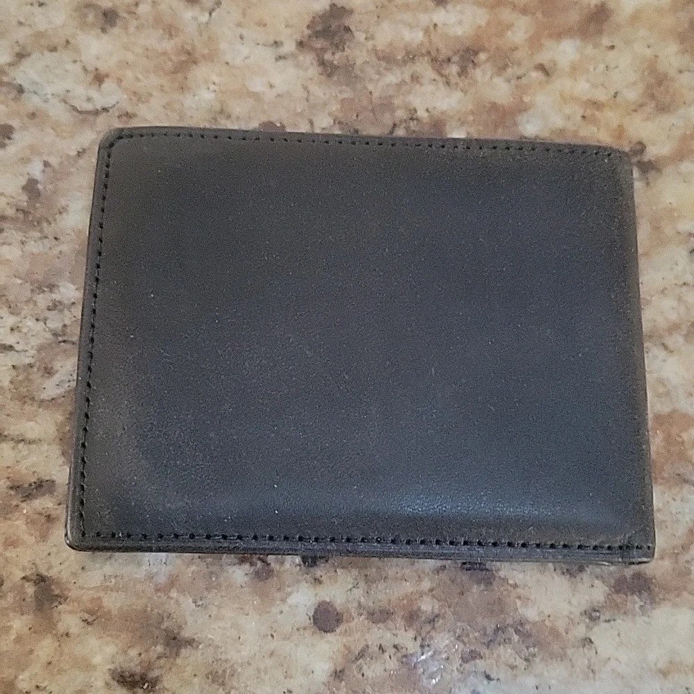 Mundi Black Leather Card Holder